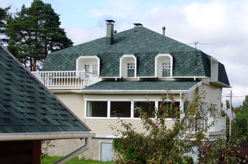 Mekani krov prekrasan je moderan materijal za uređenje krova stambene zgrade