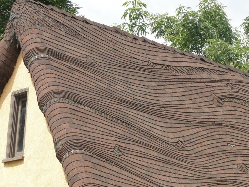 Interesting shapes and wavy surfaces can be created from sheets of soft tiles.