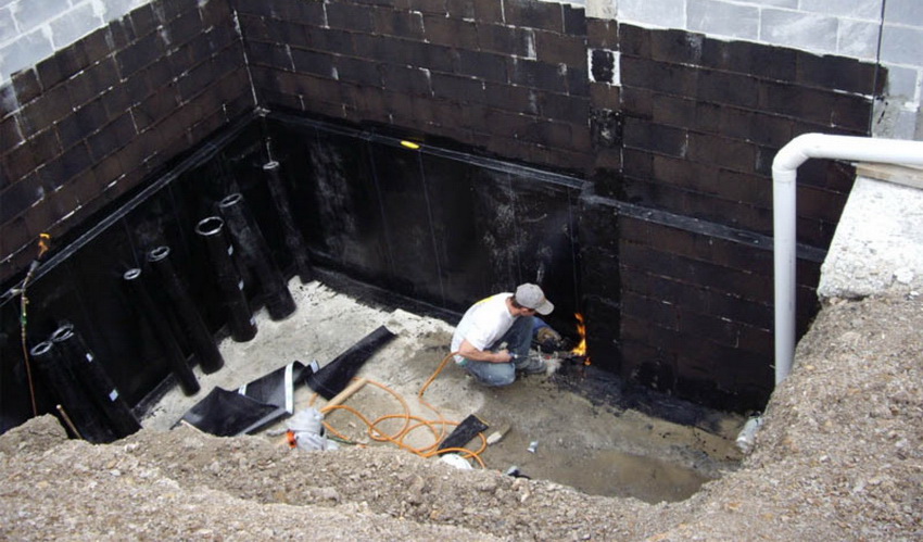 One of the most reliable waterproofing methods is the use of bitumen-based materials.