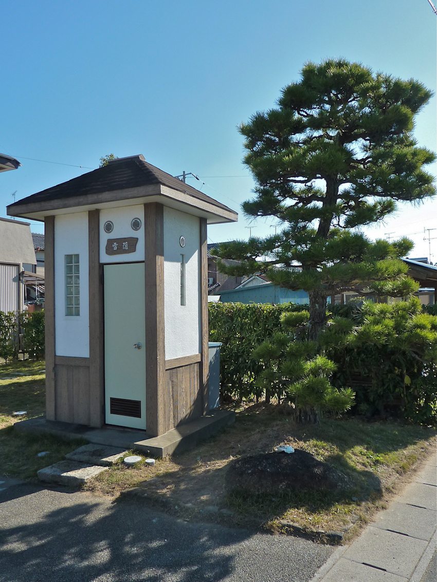 Utendørs toalett i japansk stil