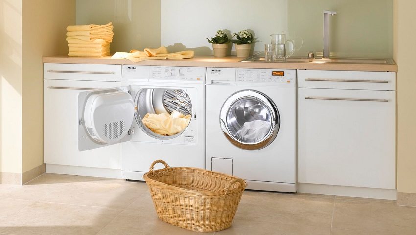 בעת התקנת מכונת הכביסה, חשוב למקם אותה אופקית לחלוטין.