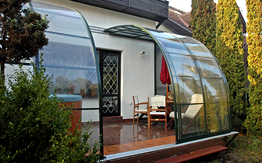 With the help of polycarbonate, you can quickly and easily build a terrace or veranda