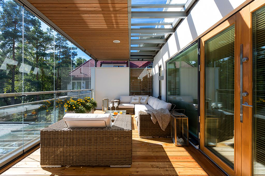 Sliding glazing allows you to turn a veranda into a terrace