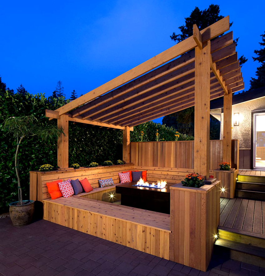 Hvis det ikke er mulig å legge til en utvidelse av huset, kan du lage en frittstående terrasse