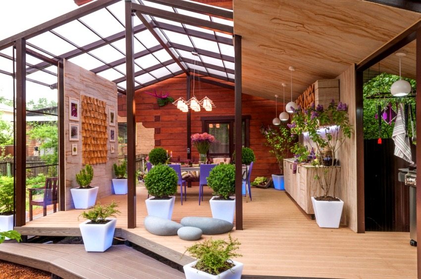 Izvorni dizajn ljetne terase pomoću cvijeća i ukrasnih ukrasa