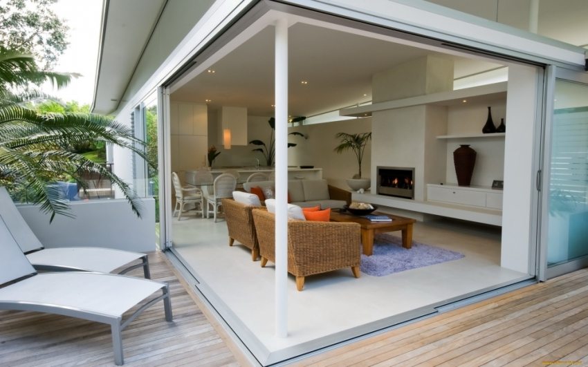 A veranda with sliding windows allows you to turn the extension into a summer terrace