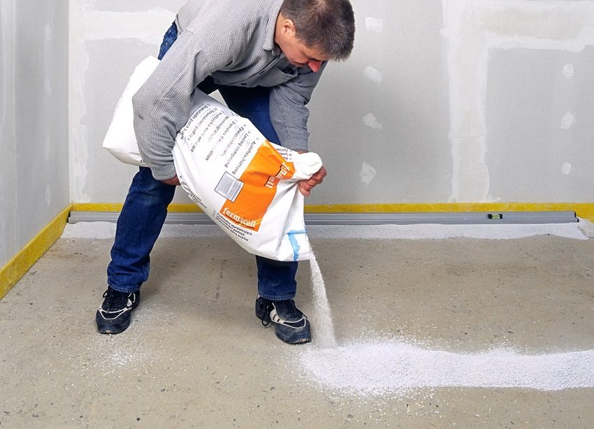 Drafts should be avoided when working with perlite filler as a dry screed