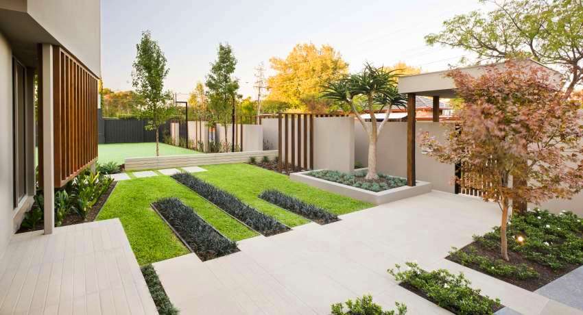 Private house courtyard design. Photos of modern yards and plots