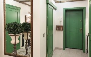 Which entrance door to the apartment to choose: aesthetics and safety