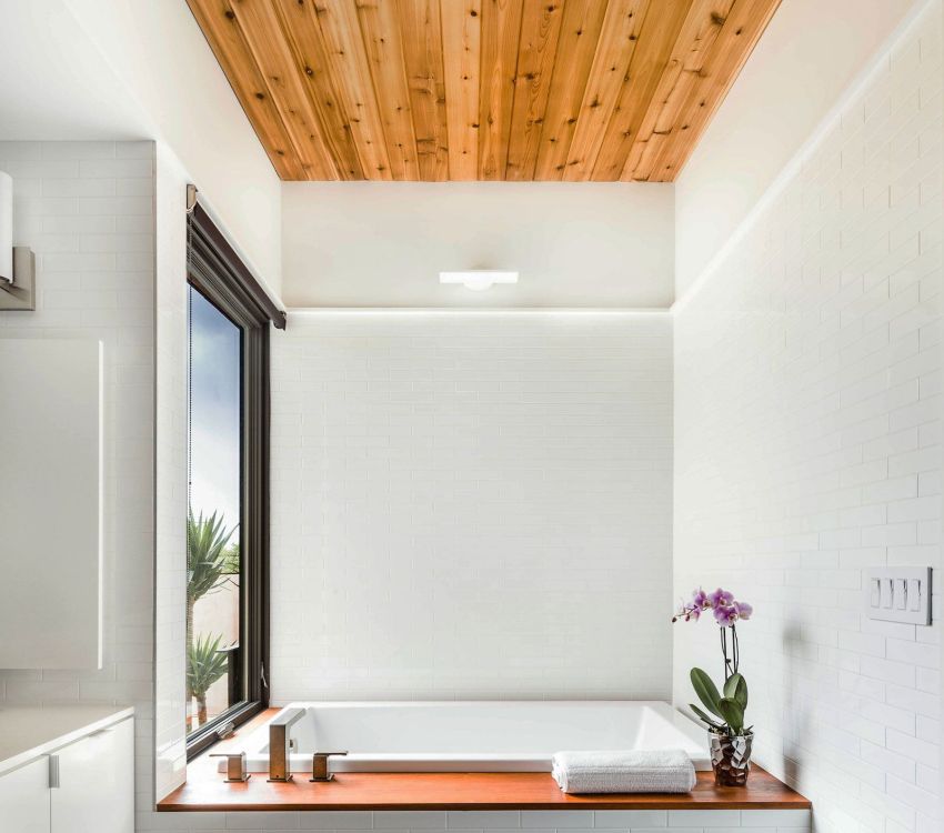 Drveni letveni strop u kupaonici