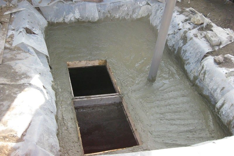 Pasul 8: betonarea fosei septice cu mortar de ciment