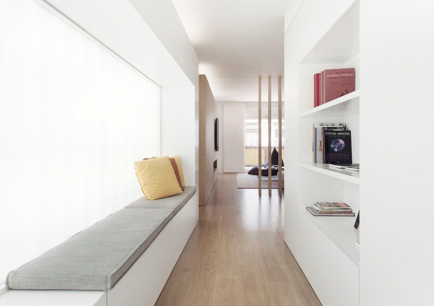 Along the walls of the elongated corridor, you can equip niches with shelves and a small seat