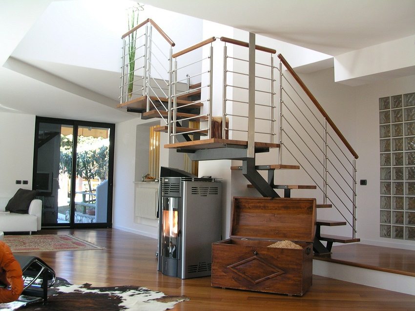 The design of the stairs is chosen based on its purpose and the availability of free space in the room