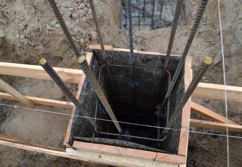 Reinforcement of the columnar foundation is carried out using steel bars