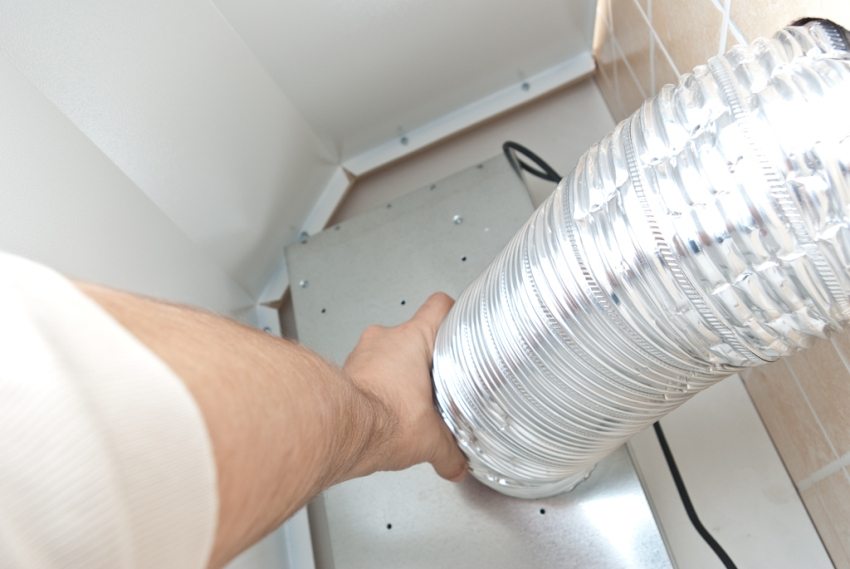 Installation of an aluminum corrugated air duct for a kitchen hood