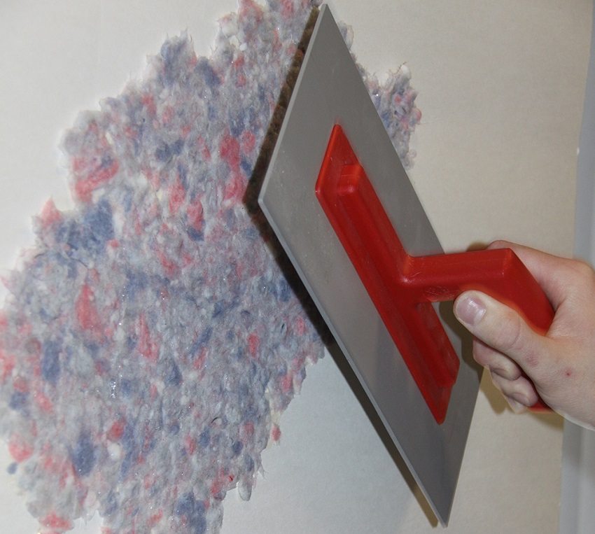 Applying liquid wallpaper to the wall