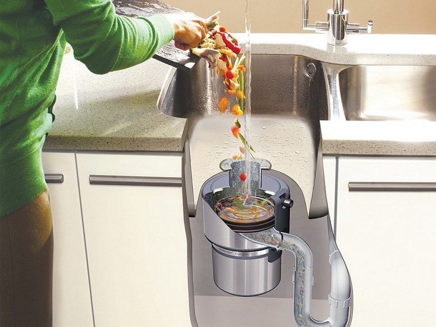 For free movement of food waste into the sewer, when connecting the disposer, use pipes with smooth walls