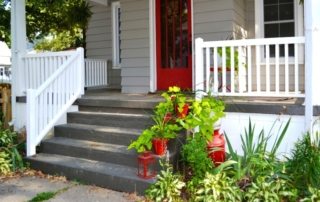 Do-it-yourself porch to the house: projects, photos of various designs