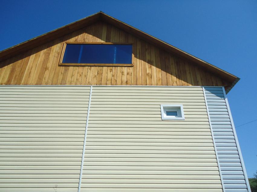 Siding is mounted on a crate, inside which a heat insulator can be placed