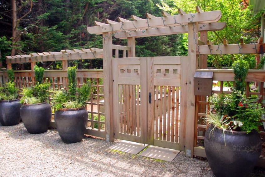 The possibilities of decorating a fence are limited only by your imagination.