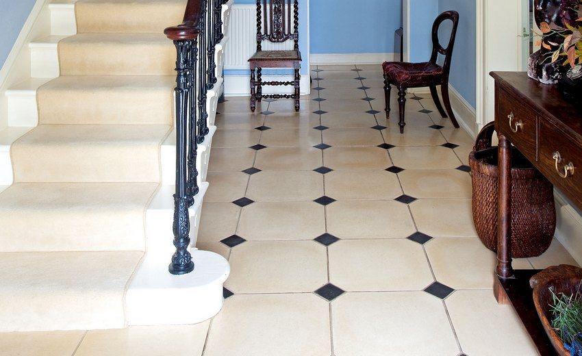 An example of the use of tiles in the interior of the hallway of a private house