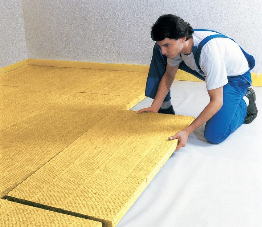 Laying the thermal insulation layer