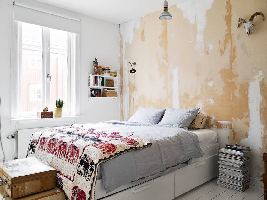 Sustainability and performance are important criteria for choosing wallpaper for the bedroom.