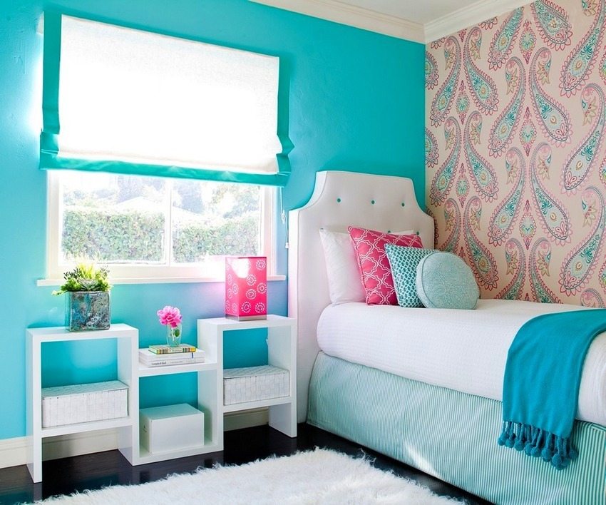 Wallpaper of different colors will help hide flaws in the walls or ceiling