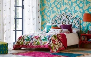 Fotografie în stil modern: interior dormitor cu tapet de două tipuri și specificul creației sale