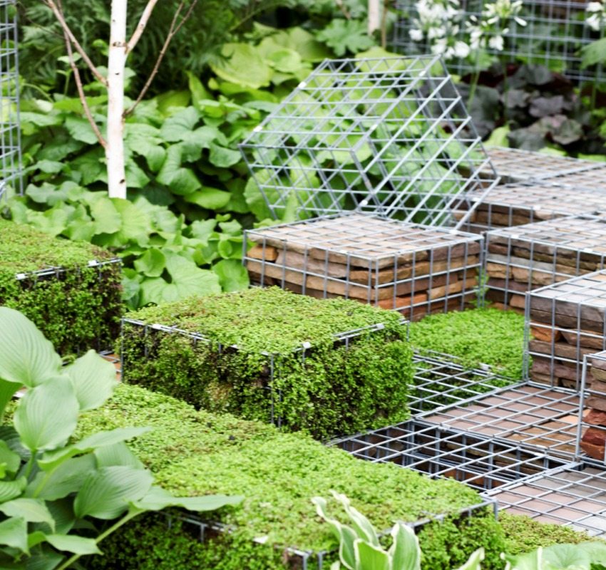 Flowerbeds made of gabions fit perfectly into landscape design
