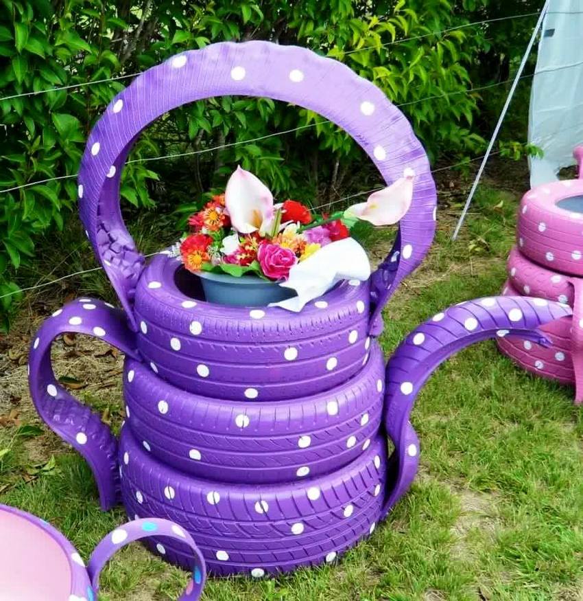 A flower bed in the form of a teapot made of car tires