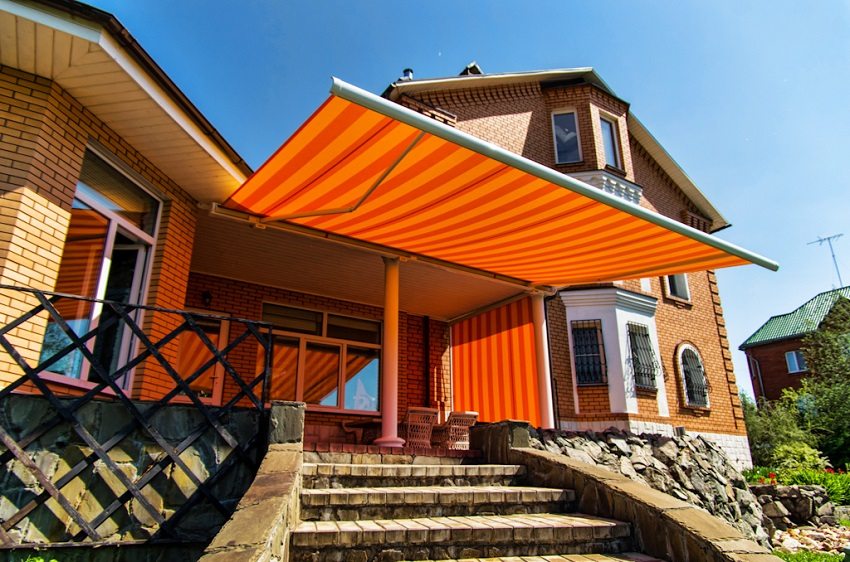 To make a good awning, you need to choose the right fabric