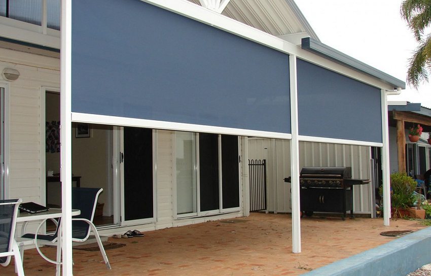Vertical awnings will be an excellent alternative to walls, sheltering neighbors from gusts of wind and prying eyes