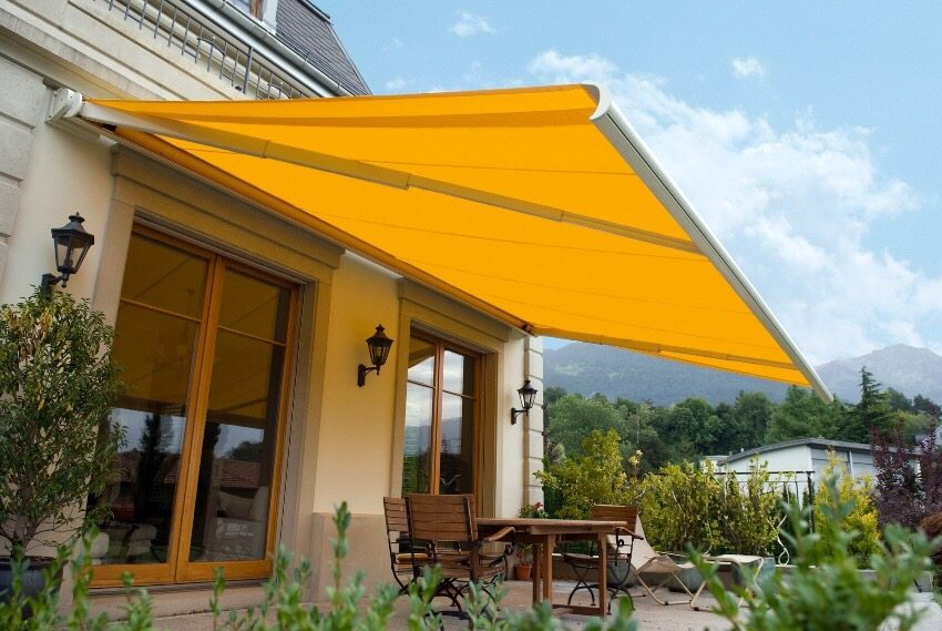 With the help of the awning, you can not only protect your house and summer terrace from the sun, but also decorate your yard