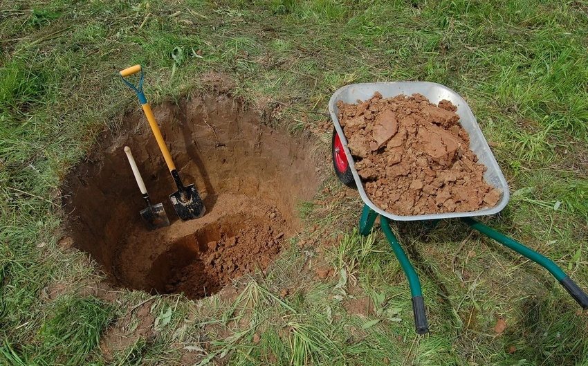 Preparing a pit for installing a septic tank