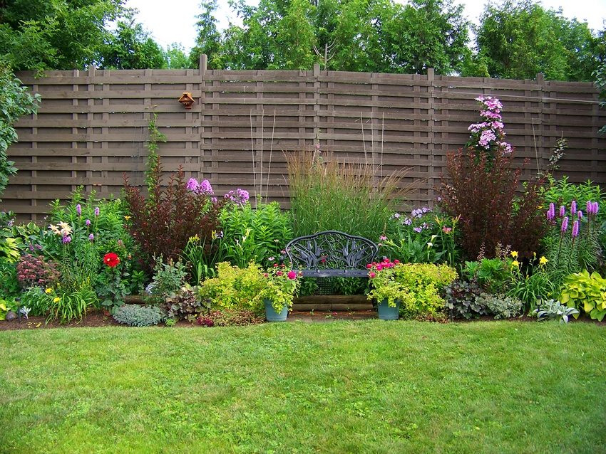 This type of fencing can be performed in horizontal or vertical direction.
