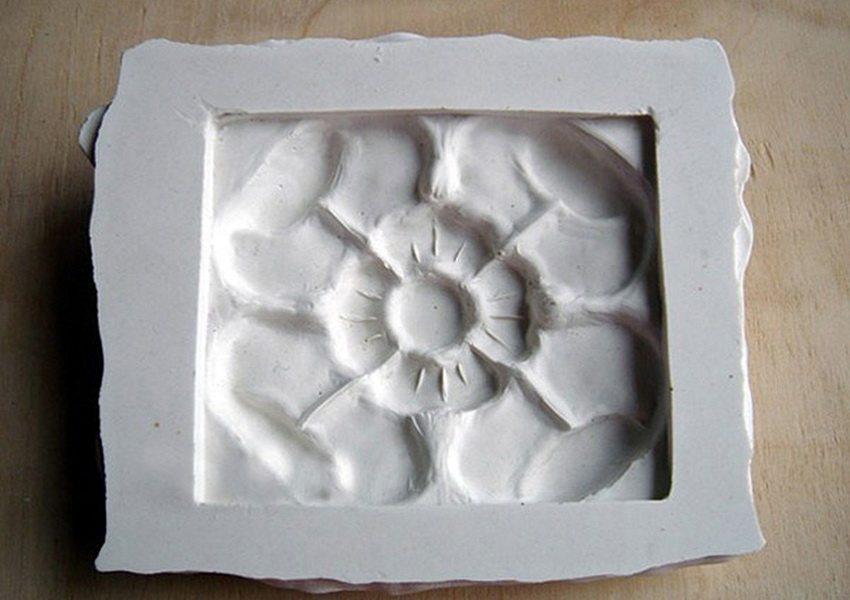 Plaster template is easy to make and allows for many creative ideas