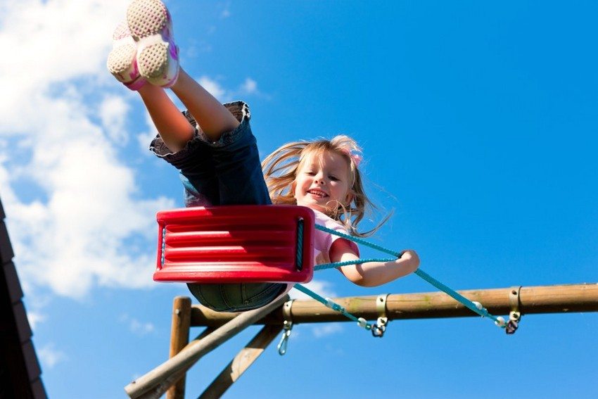 Hanging swing for children with wooden frame
