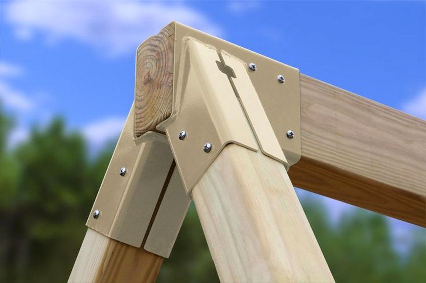Reliable fastening of the upper part of the posts will provide a high level of strength of the entire structure