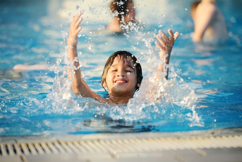 Bazén, ve kterém se děti koupou, musí být neustále udržován v čistotě a voda musí být pravidelně čištěna