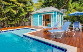 Klesající bazény pro letní chaty: typy a vlastnosti modelů