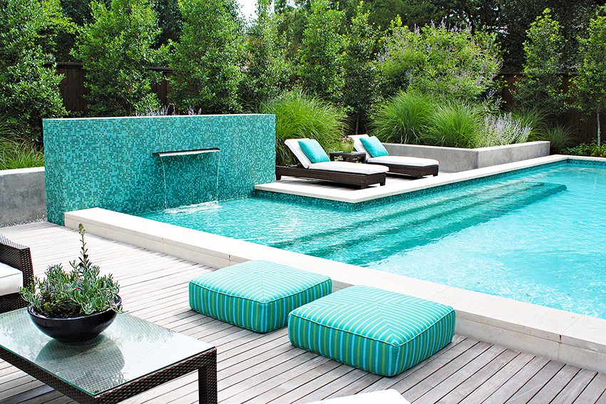 Betonski bazen može biti ukrašen prekrasnim vodopadom