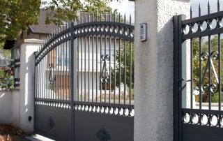 Metal swing gates with a wicket: photo and installation instructions