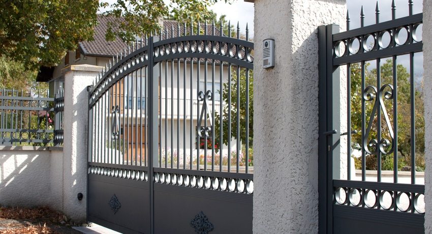 Metal swing gates with a wicket: photo and installation instructions