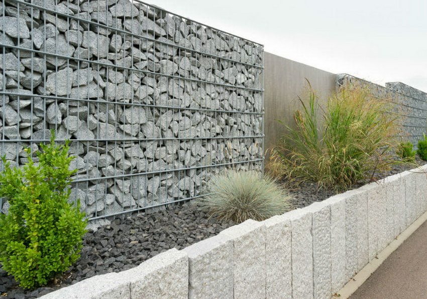 Photo example of a modern fence construction using natural stone and metal