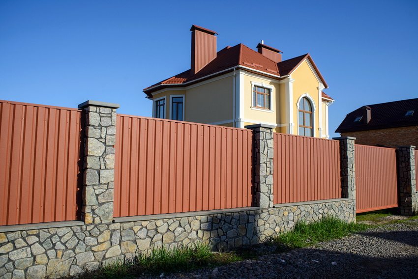 Ease of installation and cost-effectiveness made corrugated fences very popular