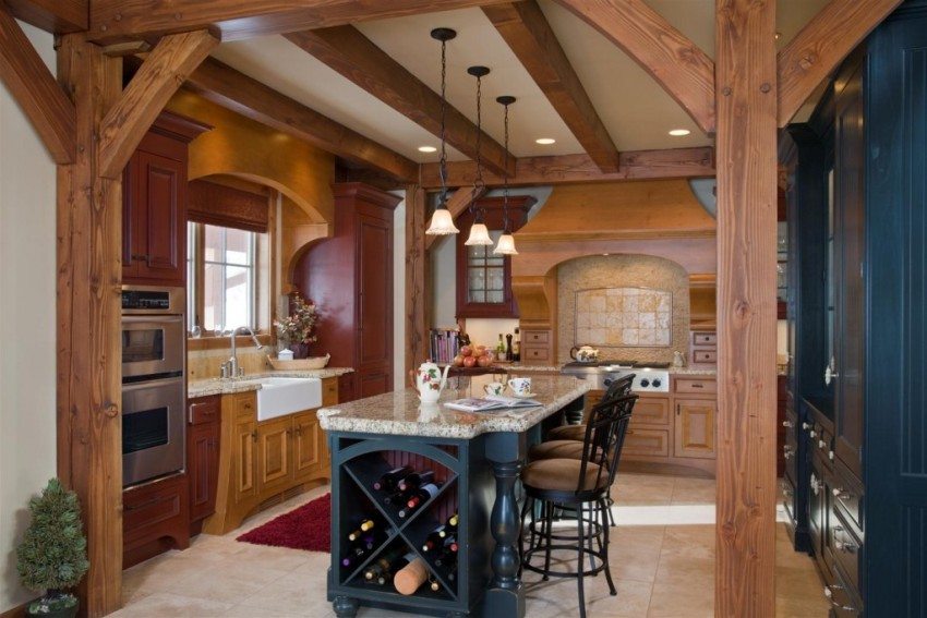 Solid wood beams and sophisticated classics in the kitchen