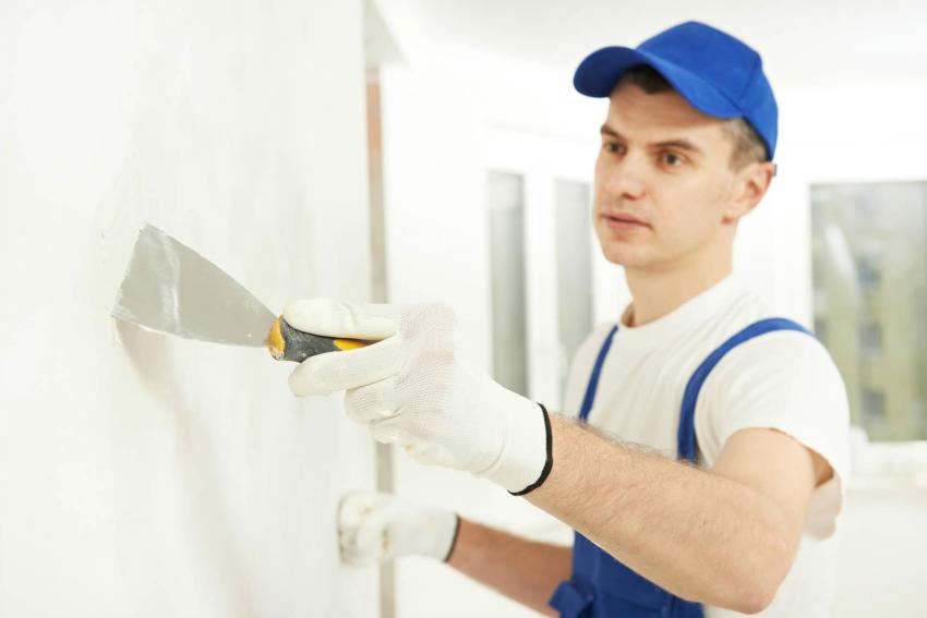 Leveling with putty is suitable for walls with slight tolerances