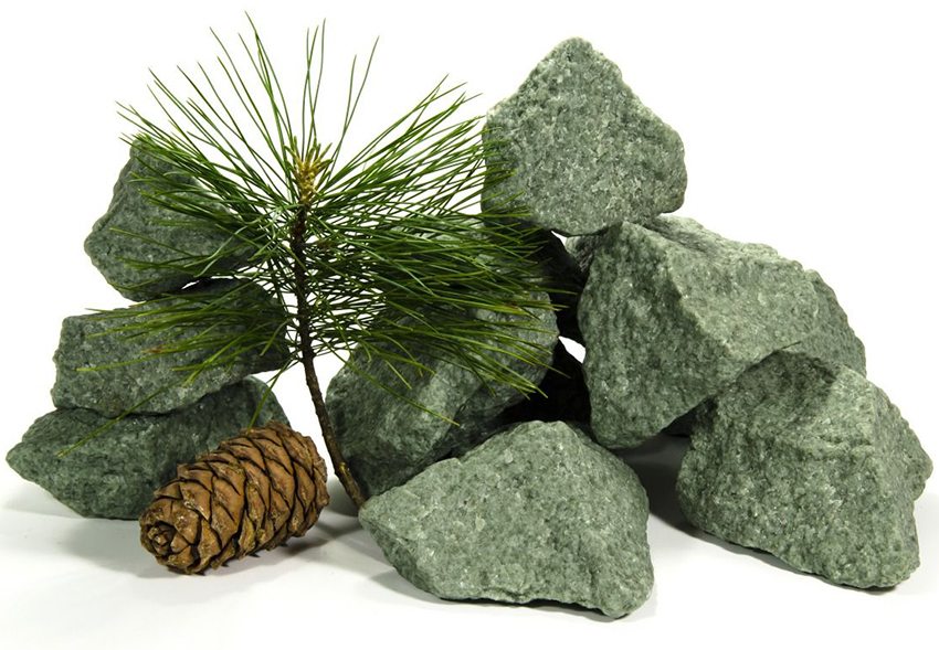 Jadeit je ekološki prirodni kamen koji sadrži željezo, magnezij i kalcijev oksid
