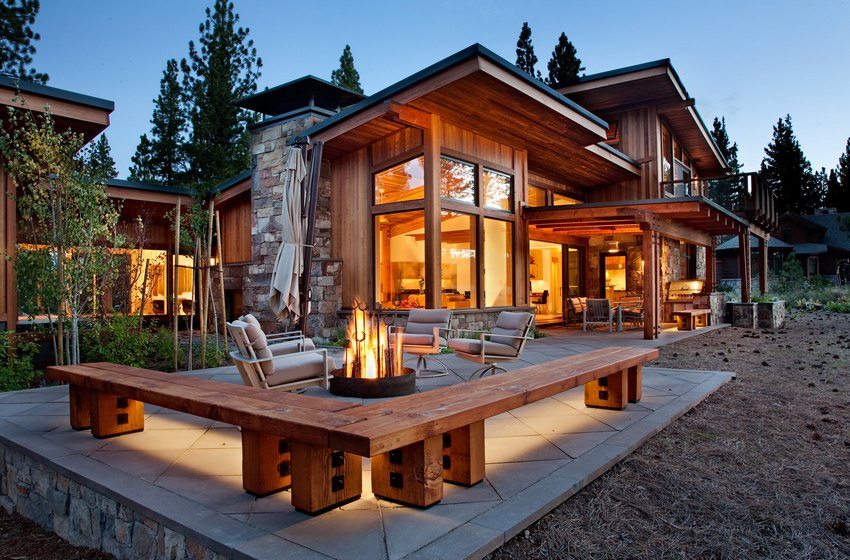 Moderne design av et hus bygget av tømmer